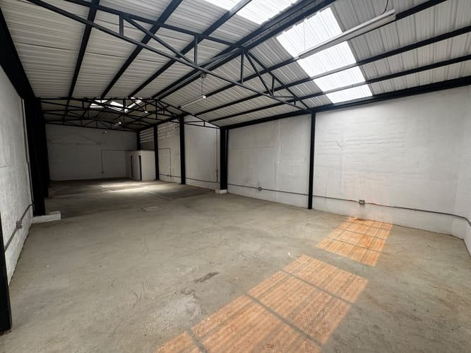 Bodega en arriendo en Granada, Medellín, 162 m² · foto 10 de 15