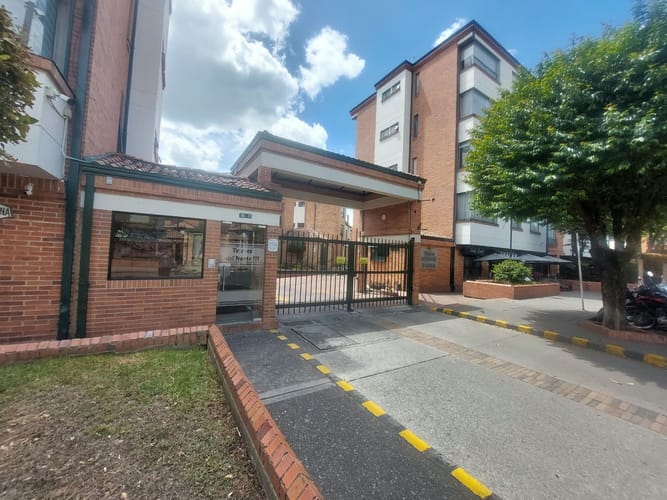 Apartamento de 2 alcobas en arriendo en Tejares Del Norte, Bogotá, 67 m² · foto 2 de 24