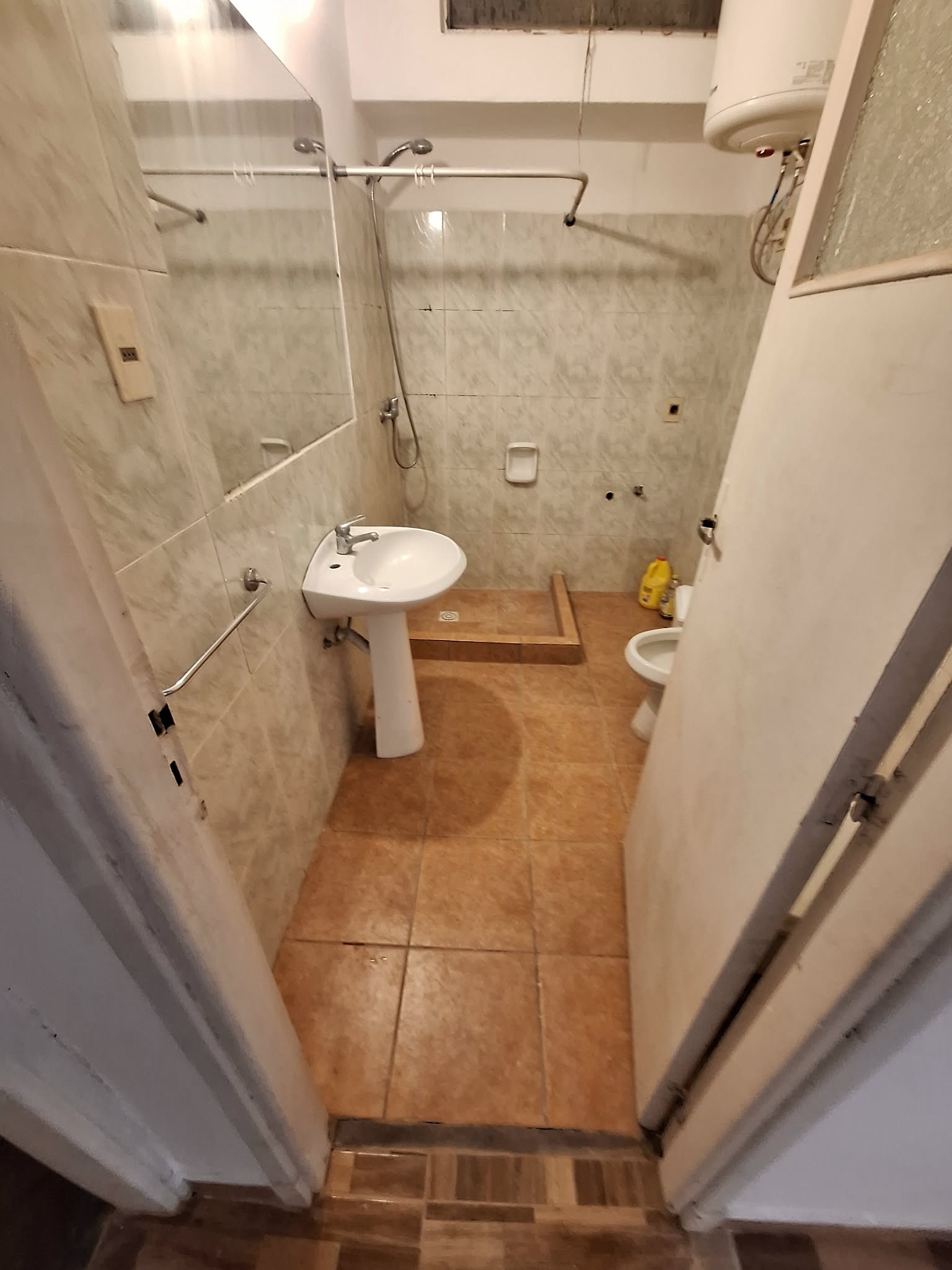 Excelente punto!   Maldonado y Magallanes Cómodo apartamento en P. Baja interior luminoso con 2 patios.!!! · Foto 9