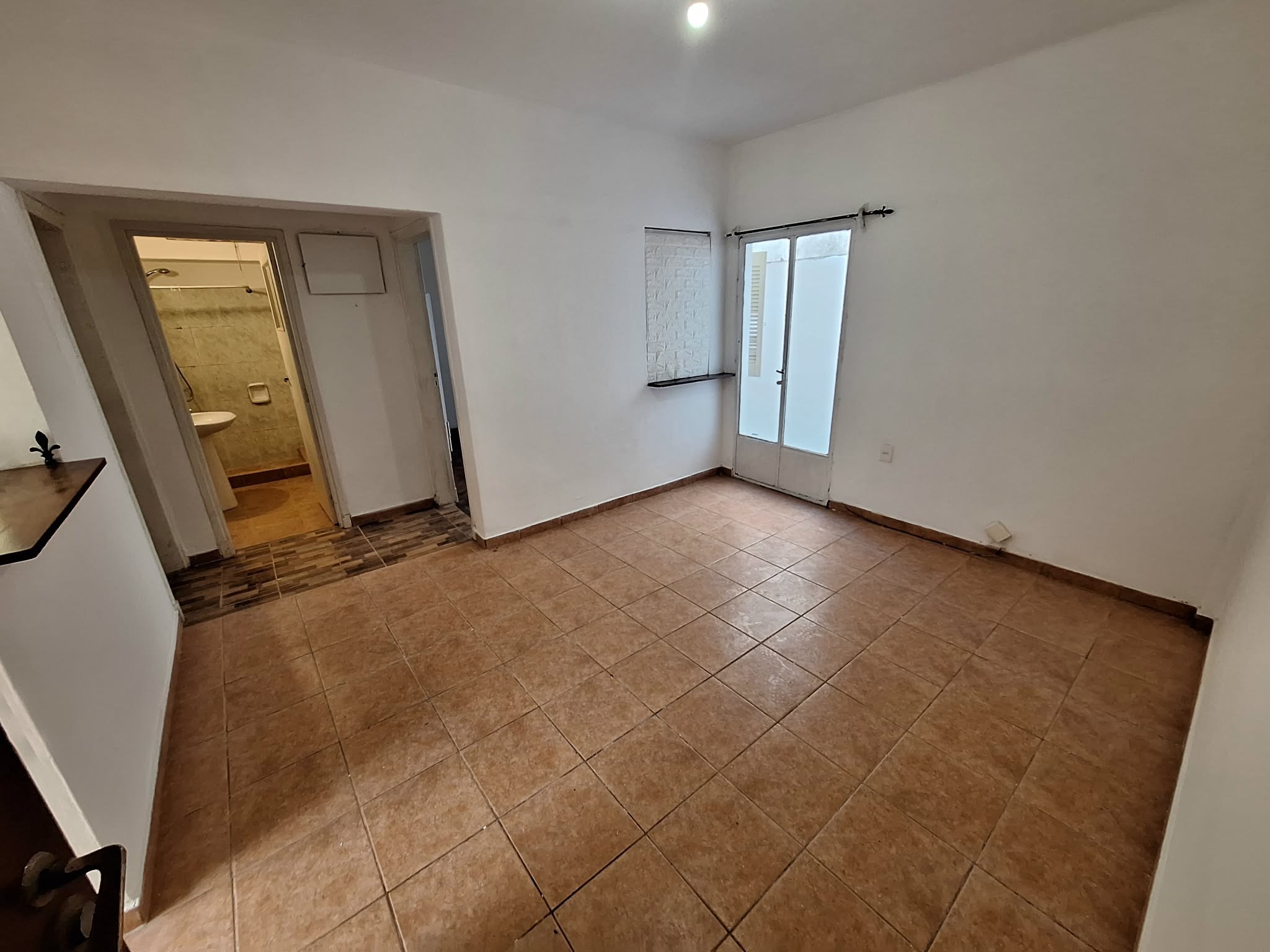 Excelente punto!   Maldonado y Magallanes Cómodo apartamento en P. Baja interior luminoso con 2 patios.!!! · Foto 11