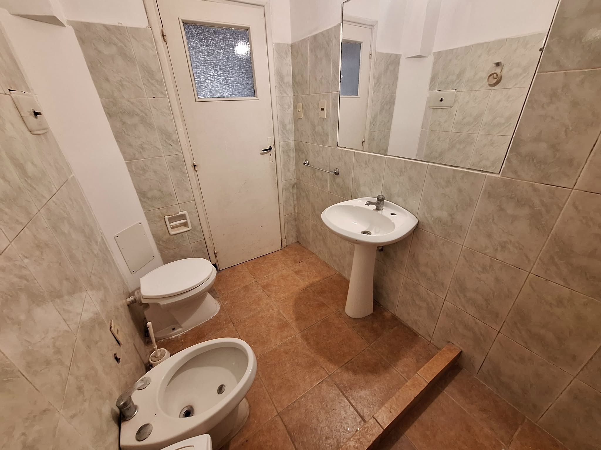 Excelente punto!   Maldonado y Magallanes Cómodo apartamento en P. Baja interior luminoso con 2 patios.!!! · Foto 12