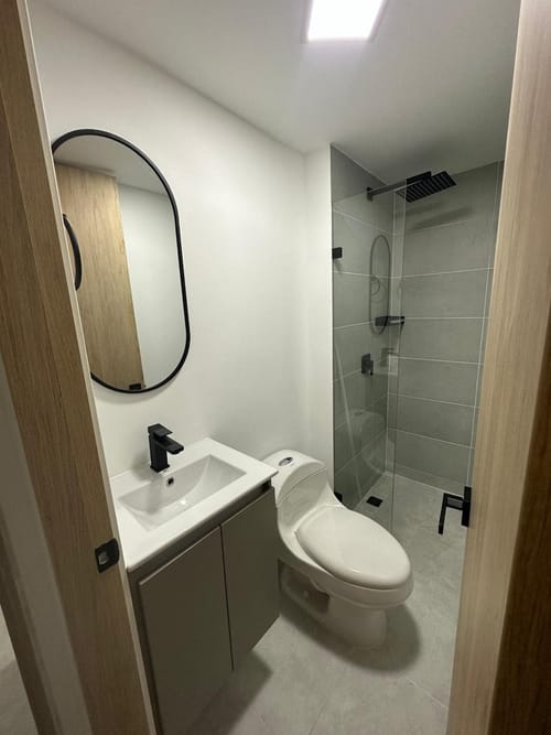 Apartamento de 2 alcobas en venta en Centro, Rionegro, 51 m² · foto 2 de 9