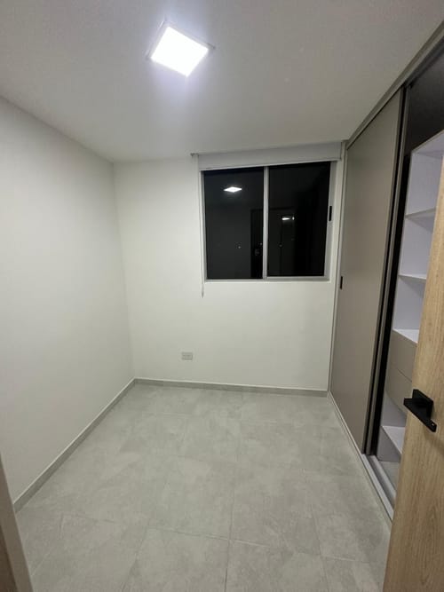 Apartamento de 2 alcobas en venta en Centro, Rionegro, 51 m² · foto 3 de 9