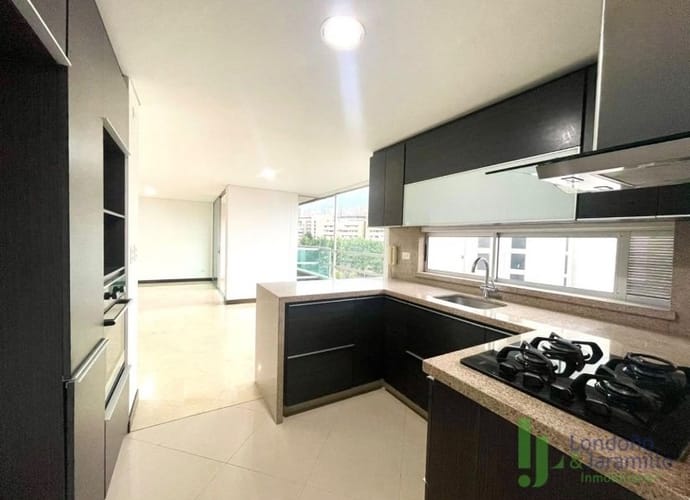 Apartamento de 3 alcobas en arriendo en Santa Maria De Los Angeles, Medellín, 136 m² · foto 6 de 10