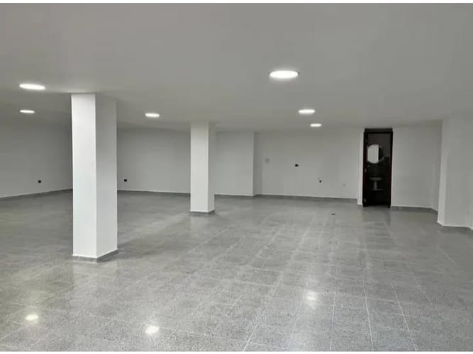 Local en arriendo en Villa Nueva, Medellín, 95 m² · foto 2 de 8