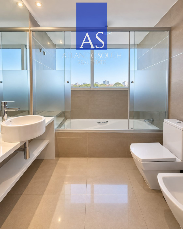 Apartamento en venta y alquiler a 50 metros del mar en Playa Mansa · Foto 10