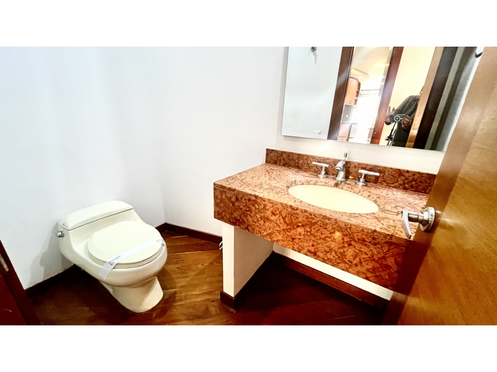 Apartamento en venta en Los Rosales, Bogotá · foto 8 de 24