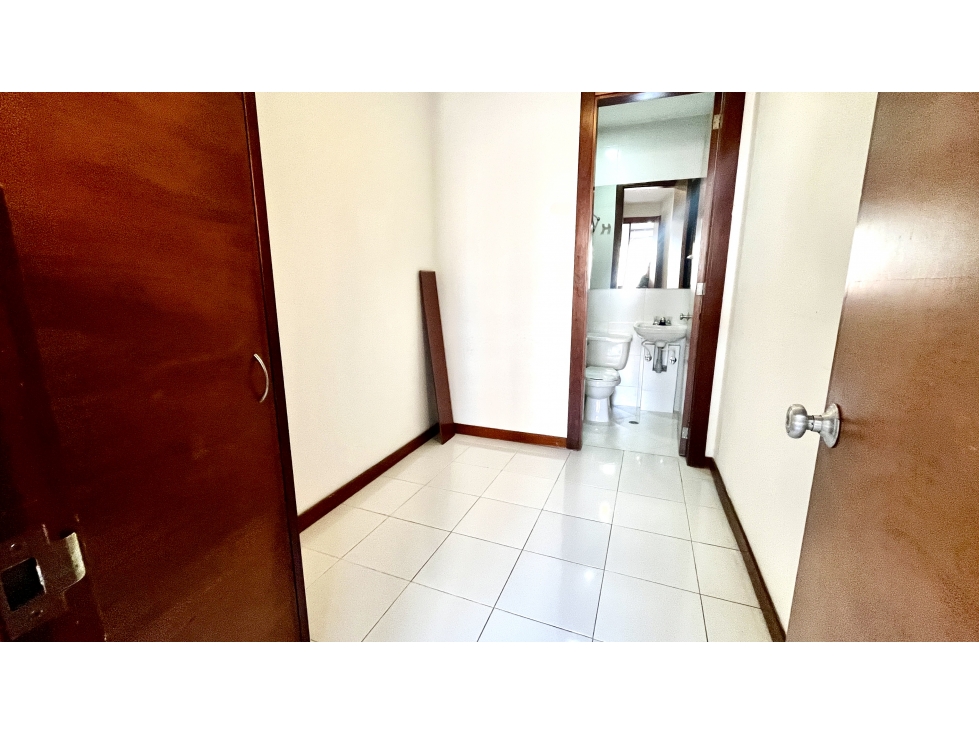 Apartamento en venta en Los Rosales, Bogotá · foto 14 de 24