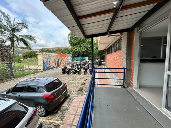 Consultorio en arriendo en Altamira, Medellín, 130 m² · foto 2 de 14
