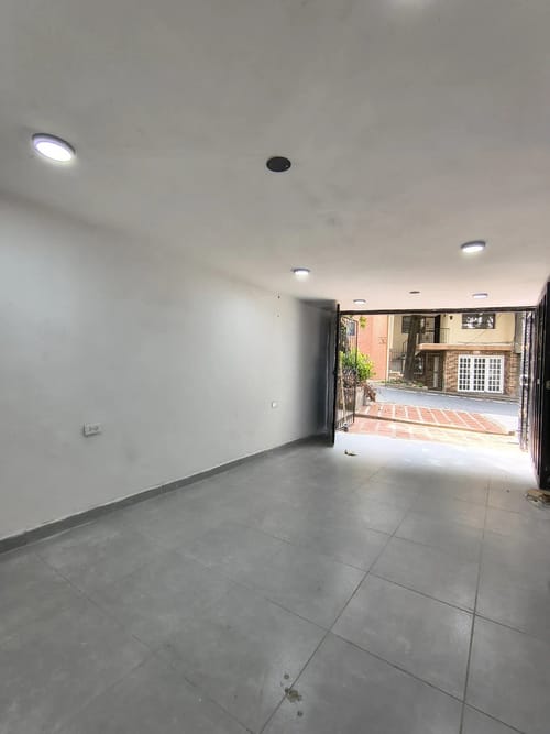 Local en arriendo en La Floresta, Medellín, 30 m² · foto 2 de 8