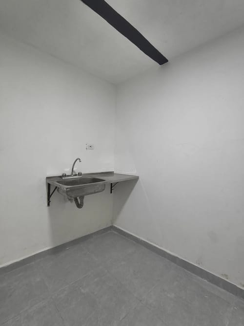 Local en arriendo en La Floresta, Medellín, 30 m² · foto 5 de 8