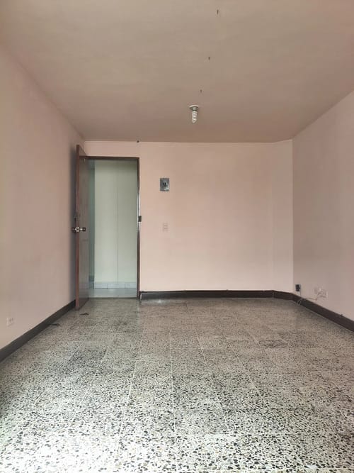 Oficina en arriendo en La América, Medellín, 18 m² · foto 2 de 4