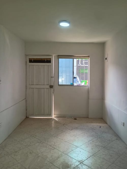 Local en arriendo en Conquistadores, Medellín, 18 m² · foto 2 de 6