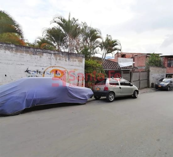 Casa de 10 alcobas en venta en Robledo, Medellín, 1850 m² · foto 2 de 10