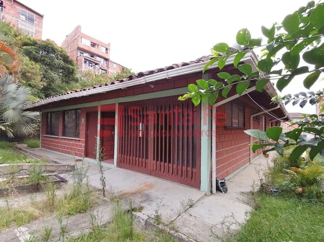 Casa de 10 alcobas en venta en Robledo, Medellín, 1850 m² · foto 3 de 10