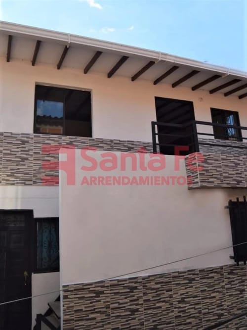 Casa de 8 alcobas en venta en Robledo, Medellín, 240 m² · foto 2 de 10