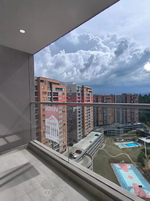 Apartamento de 3 alcobas en venta en Centro, Rionegro, 76 m² · foto 3 de 10