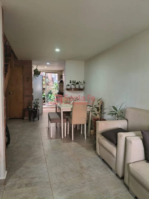 Casa de 4 alcobas en venta en Centro, Rionegro, 110 m² · foto 2 de 10