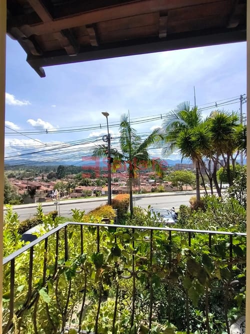 Casa de 4 alcobas en venta en Centro, Rionegro, 171 m² · foto 2 de 10