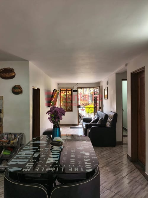 Casa de 3 alcobas en venta en Centro, Rionegro, 73 m² · foto 3 de 10