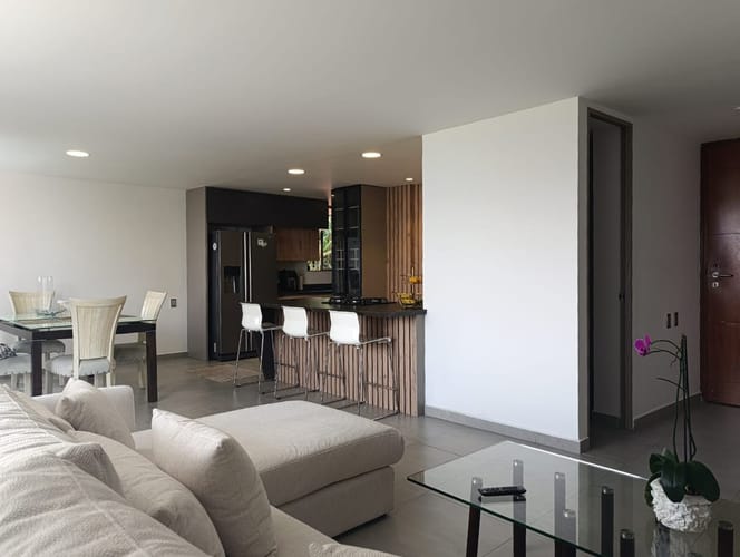 Apartamento de 2 alcobas en arriendo en El Poblado, Medellín, 153 m² · foto 2 de 20