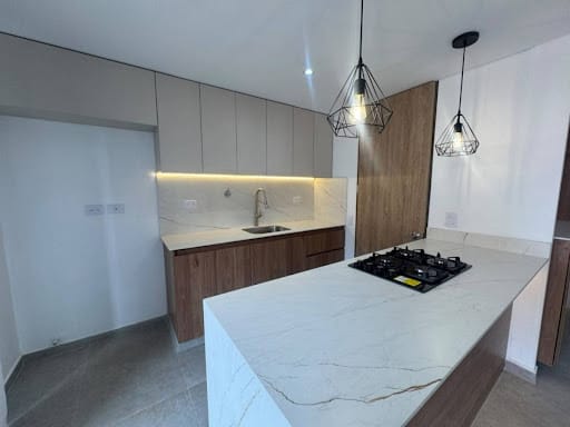 Apartamento de 3 alcobas en arriendo en Loma De San Jose, Sabaneta, 84 m² · foto 2 de 17