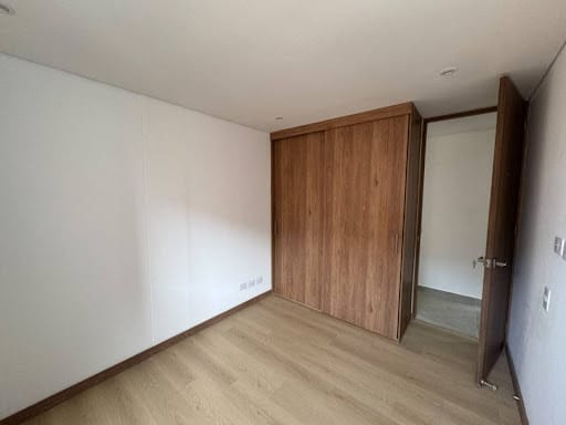 Apartamento de 3 alcobas en arriendo en Loma De San Jose, Sabaneta, 84 m² · foto 6 de 17