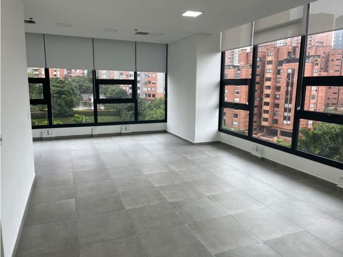Oficina en arriendo en Milla De Oro, Medellín, 50 m² · foto 5 de 9