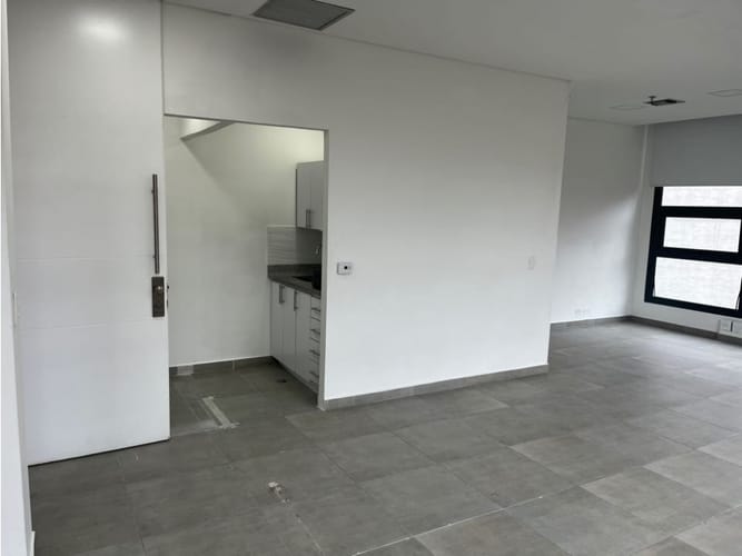 Oficina en arriendo en Milla De Oro, Medellín, 50 m² · foto 6 de 9