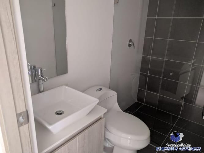 Apartamento de 3 alcobas en arriendo en Loma Del Escobero, Envigado, 90 m² · foto 2 de 9