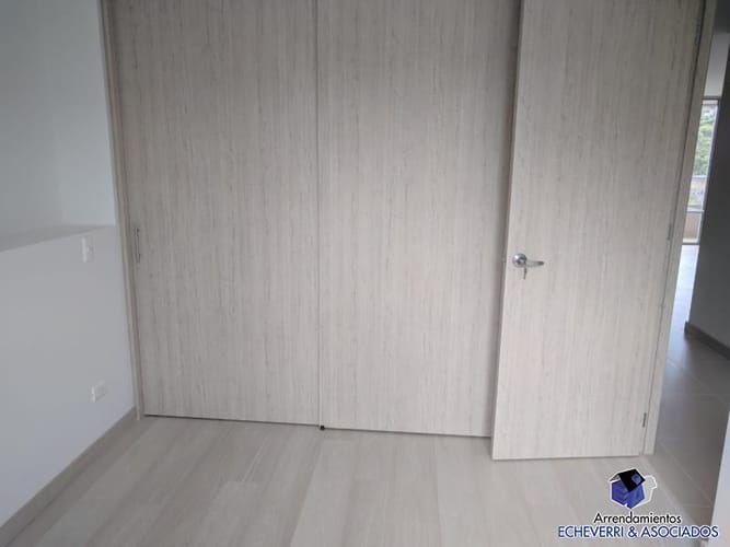 Apartamento de 3 alcobas en arriendo en Loma Del Escobero, Envigado, 90 m² · foto 3 de 9