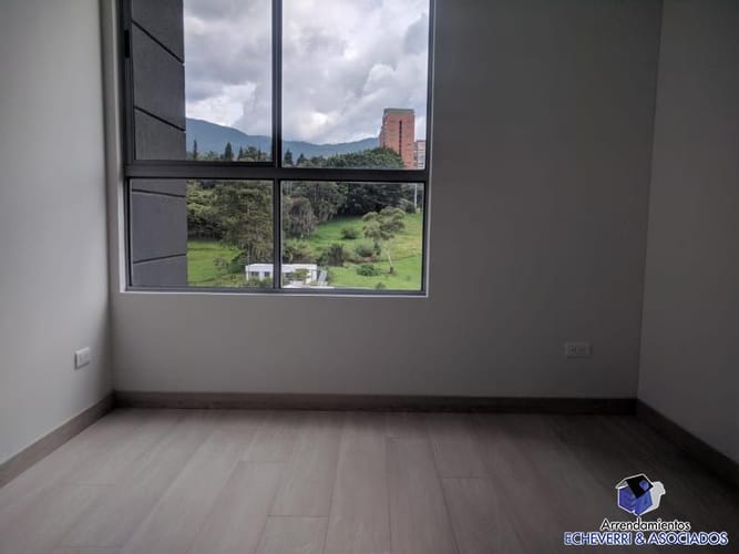 Apartamento de 3 alcobas en arriendo en Loma Del Escobero, Envigado, 90 m² · foto 4 de 9