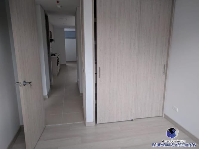 Apartamento de 3 alcobas en arriendo en Loma Del Escobero, Envigado, 90 m² · foto 5 de 9