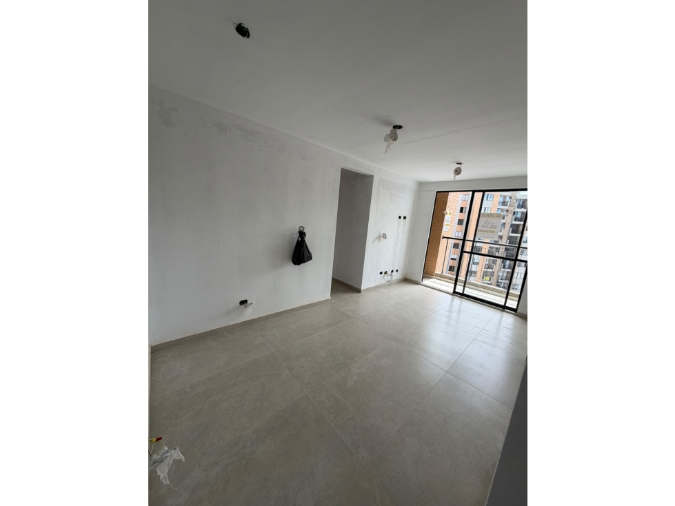 Apartamento en venta en Cuatro Esquinas, Marinilla · foto 2 de 8