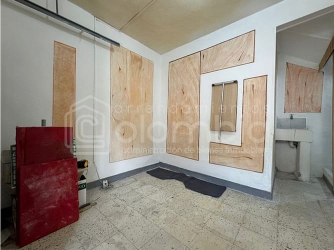 Bodega en arriendo en El Dorado, Envigado, 15 m² · foto 3 de 5