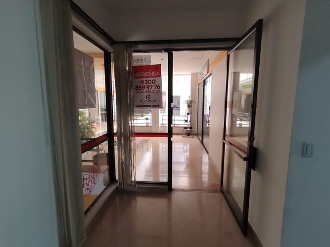 Local en arriendo en Villa Nueva, Medellín, 40 m² · foto 7 de 17