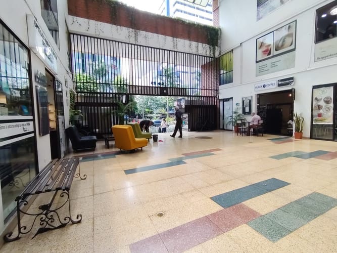 Local en arriendo en Villa Nueva, Medellín, 40 m² · foto 4 de 17