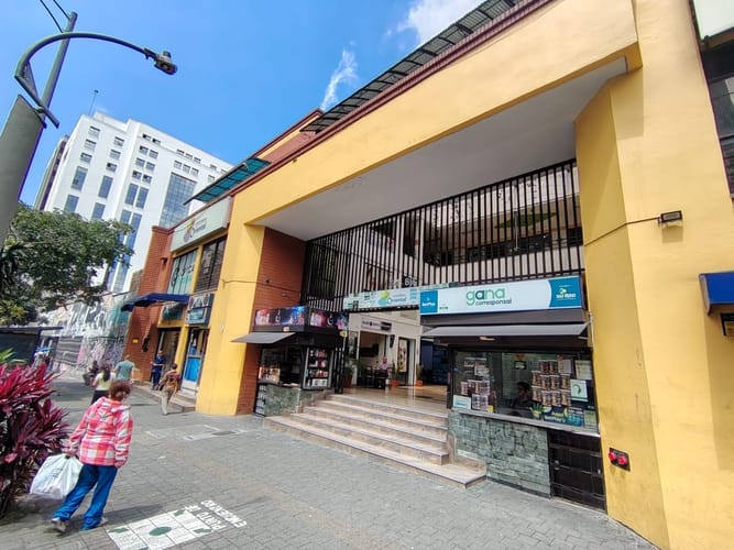 Local en arriendo en Villa Nueva, Medellín, 40 m² · foto 2 de 17