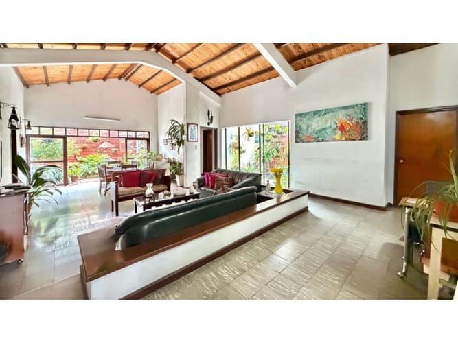 Casa de 4 alcobas en venta en Tequendama, Cali, 252 m² · foto 6 de 16