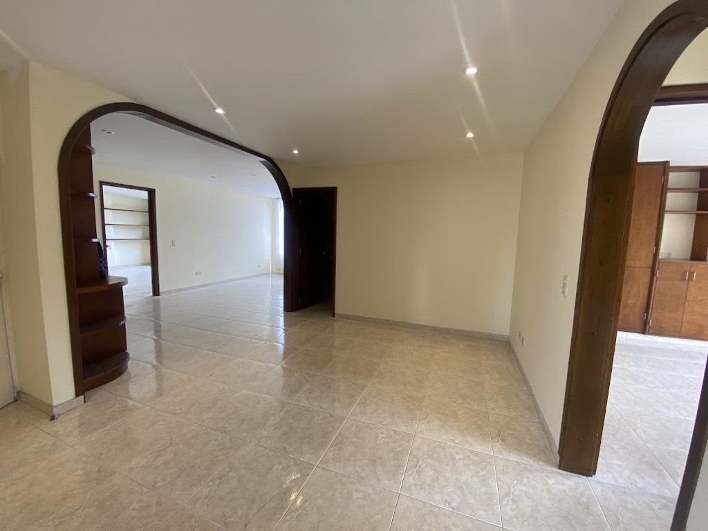 Apartamento en venta en Cedritos, Bogotá · foto 2 de 24