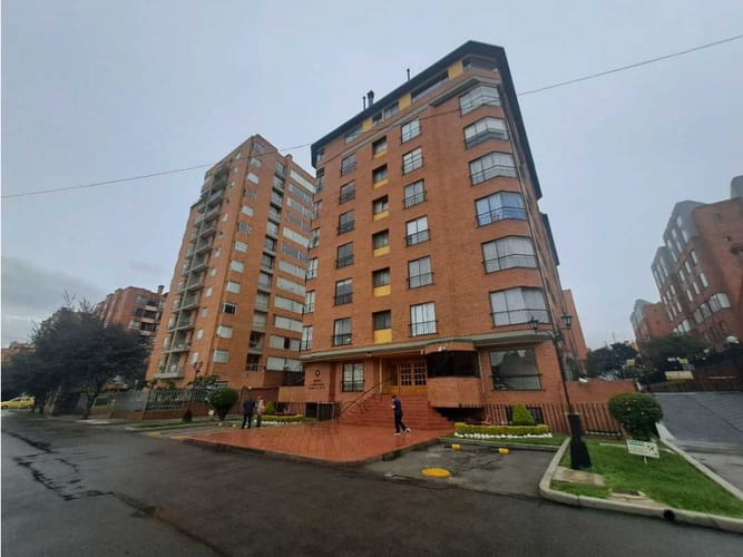 Apartamento de 3 alcobas en venta en Colina Campestre, Bogotá, 166 m² · foto 2 de 14