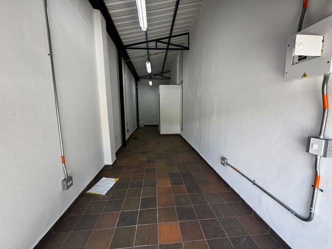 Local en arriendo en Granada, Medellín, 25 m² · foto 8 de 18