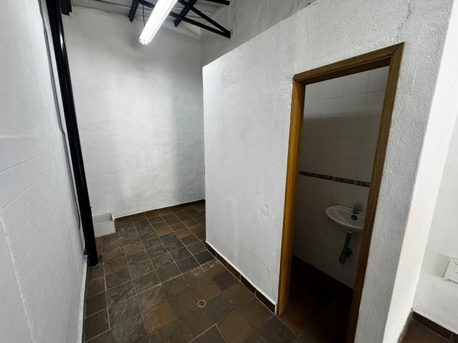 Local en arriendo en Granada, Medellín, 25 m² · foto 14 de 18