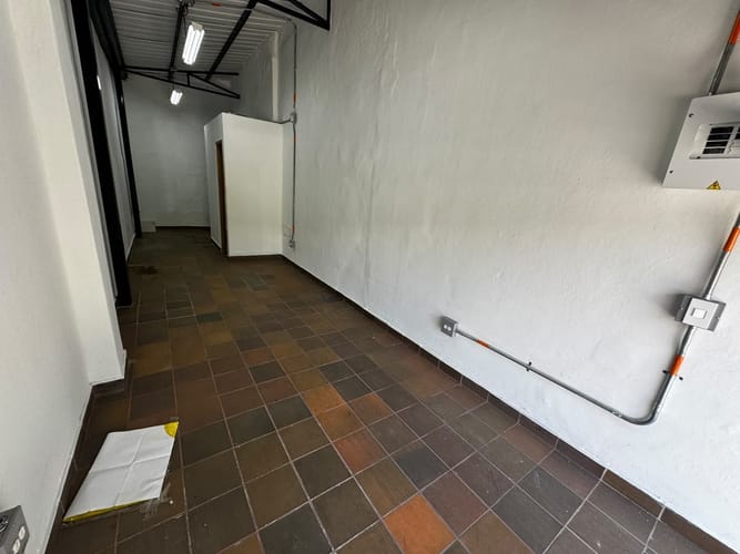 Local en arriendo en Granada, Medellín, 25 m² · foto 9 de 18