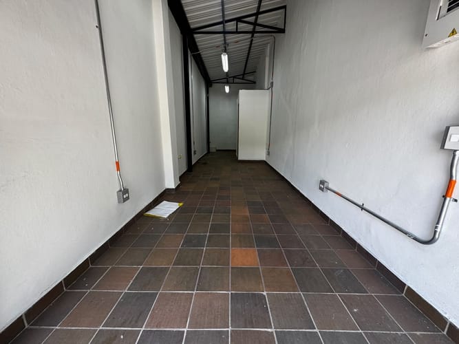 Local en arriendo en Granada, Medellín, 25 m² · foto 7 de 18