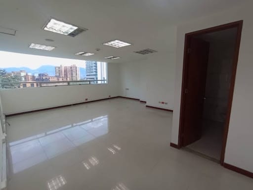 Oficina en arriendo en Milla De Oro, Medellín, 420 m² · foto 11 de 24