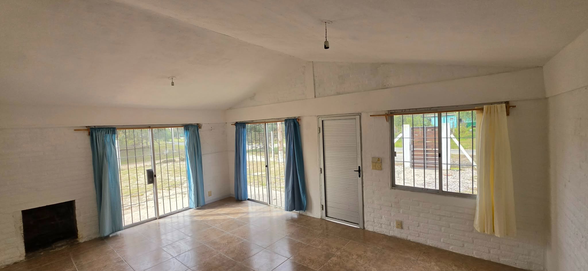 Chalet clásico a dos aguas ubicado en Pinar Sur, de 66 m2 edificados, 3 dormitorios y 1 baño, cochera techada de 28 m2 con parrillero, gran superficie de terreno 595 m2. · Foto 10