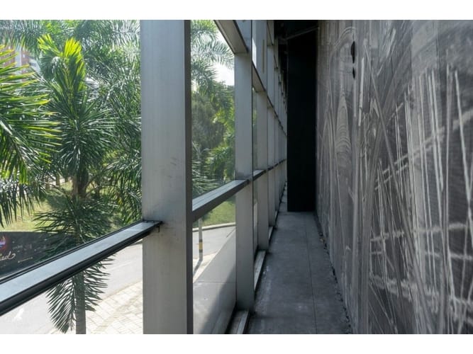 Local en venta en El Poblado, Medellín, 667 m² · foto 3 de 5