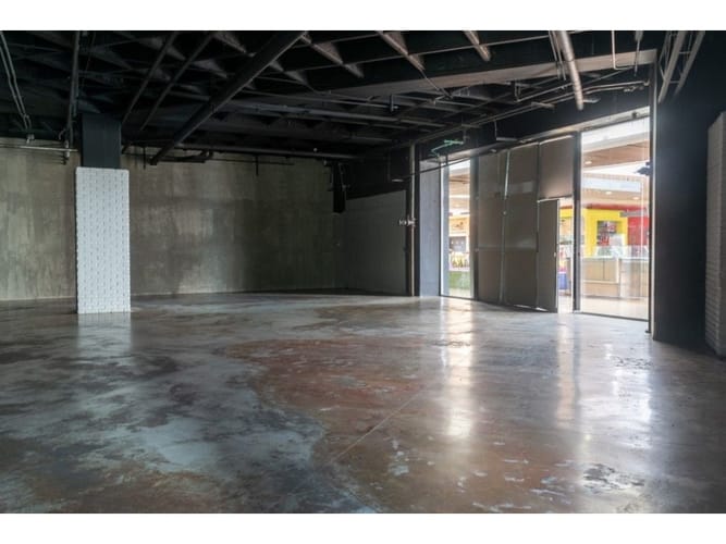 Local en venta en El Poblado, Medellín, 667 m² · foto 4 de 5