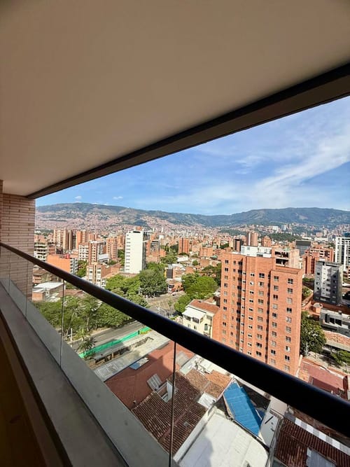 Apartamento de 3 alcobas en venta en Laureles, Medellín, 94 m² · foto 2 de 20